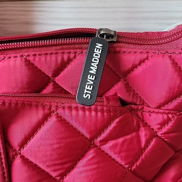 NWT STEVE MADDEN GYM WASHABLE RED BAG QUILTED CROSSBODY WEEKENDER - Picture 4 of 9
